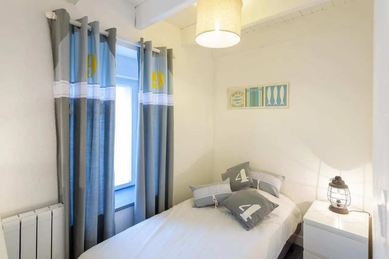 Villa Marine Plouguin 0*,  France