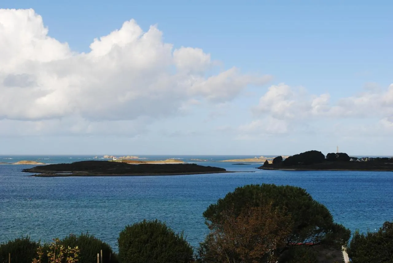 Villa Marine Plouguin 0*,  France